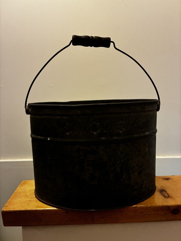 OVAL FISHING MINNOW BUCKET GALVANIZED STEEL APPROX 12"X8 1/4" WOOD HANDLE
