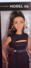 NRFB doll 2025 BARBIE BASICS SIGNATURE brunette modèle n°05 curvy JBH73