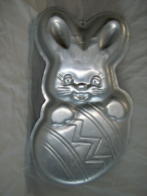WILTON PEEK A BOO EASTER BUNNY with EGG NOVELTY SHAPE ALUMINUM CAKE PAN 15.5 x 8