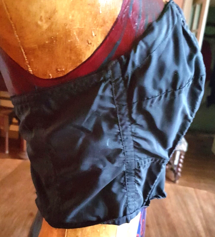 Bustier début des années 50 en nylon noir de la marque   "AMOUR EN CAGE PARIS" - Photo 2/4