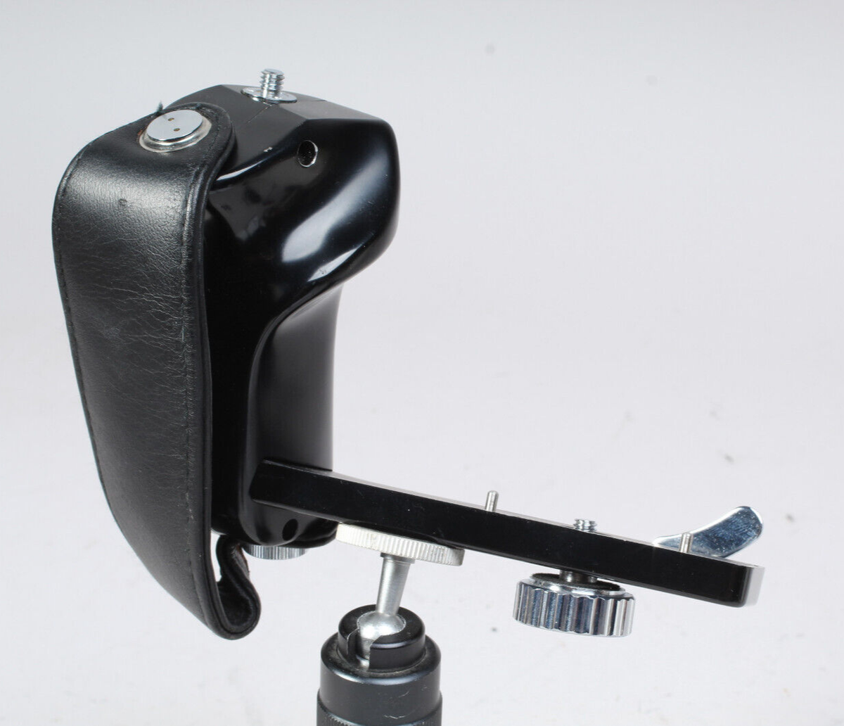 MAMIYA LEFT SIDE HAND GRIP W SHUTTER RELEASE FOR M645 C330 RB67