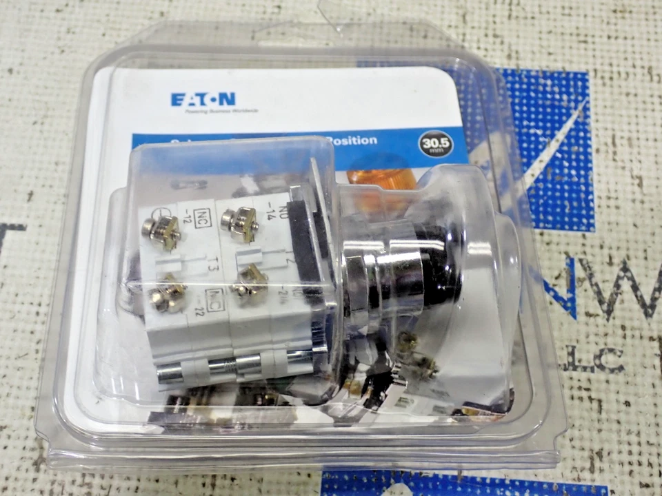 Interruptor seletor Eaton 10250T22KB-POP 3 pos mantido 1 NO/NO 1 NC/NC - Imagem 3 de 4