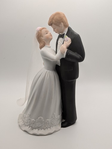 Vtg 1986 Lefton Porcelain Bride and Groom Figurine/Cake Topper