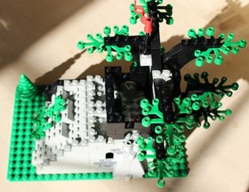 LEGO Castle: Camouflaged Outpost (6066) Missing Feathers w/Instructions & Spares