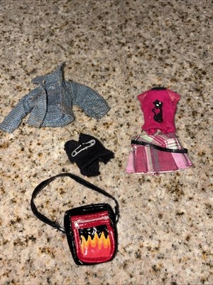 MGA 2001 Bratz Funk Out Jade Doll Original Outfits Accessories LOT # 321