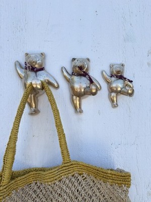 Ein Set aus drei Vintage Messing Teddybär Wandhaken