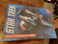 Rare AMT - Star Trek Klingon K'T' Inga-Class Battle Cruiser (1/537 scale model) 