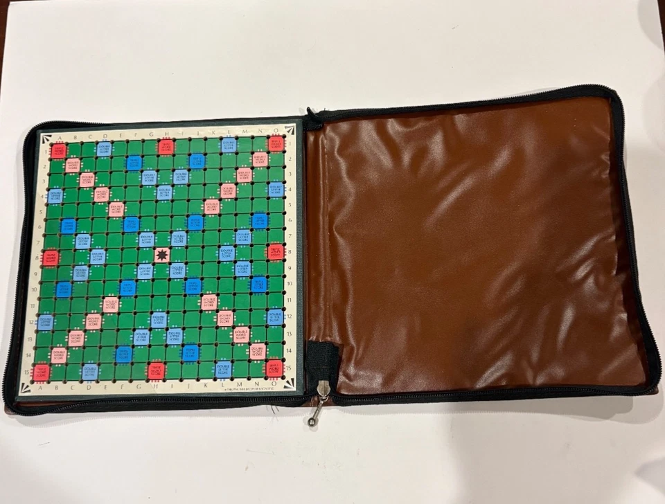 RARE 1988 Vintage Travel SCRABBLE Plastic Peg Tiles JW Spears & Son Padded Case - Image 3 of 4