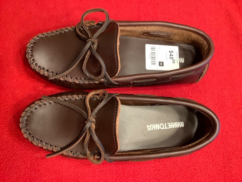 Minnetonka Classic Driving Moc Brown Leather Slip On Rubber Nubs Womens 6 NEW