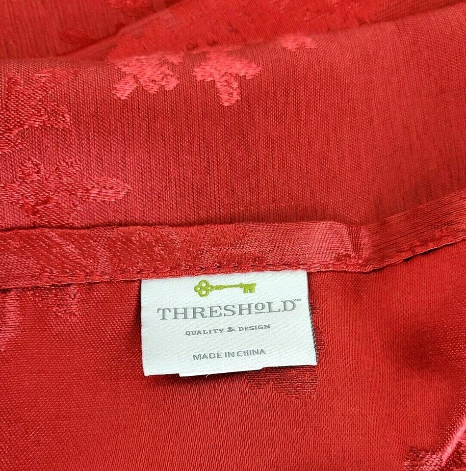 Four (4) THRESHOLD™ Jacquard Red 100% Polyester CLOTH NAPKINS from Target - NEW - Image 4 of 4