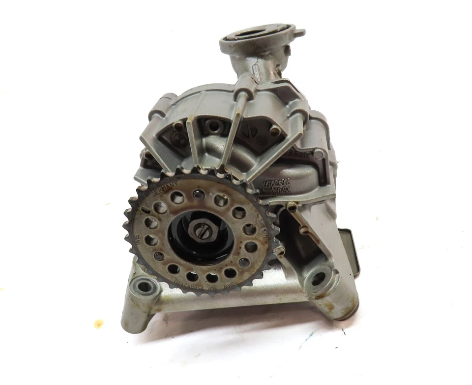 2011 BMW 750I 750LI (F01 F02) 4.4L N63 ENGINE OIL PUMP OIL FLUID PUMP w/ PICKUP - Image 2 of 4