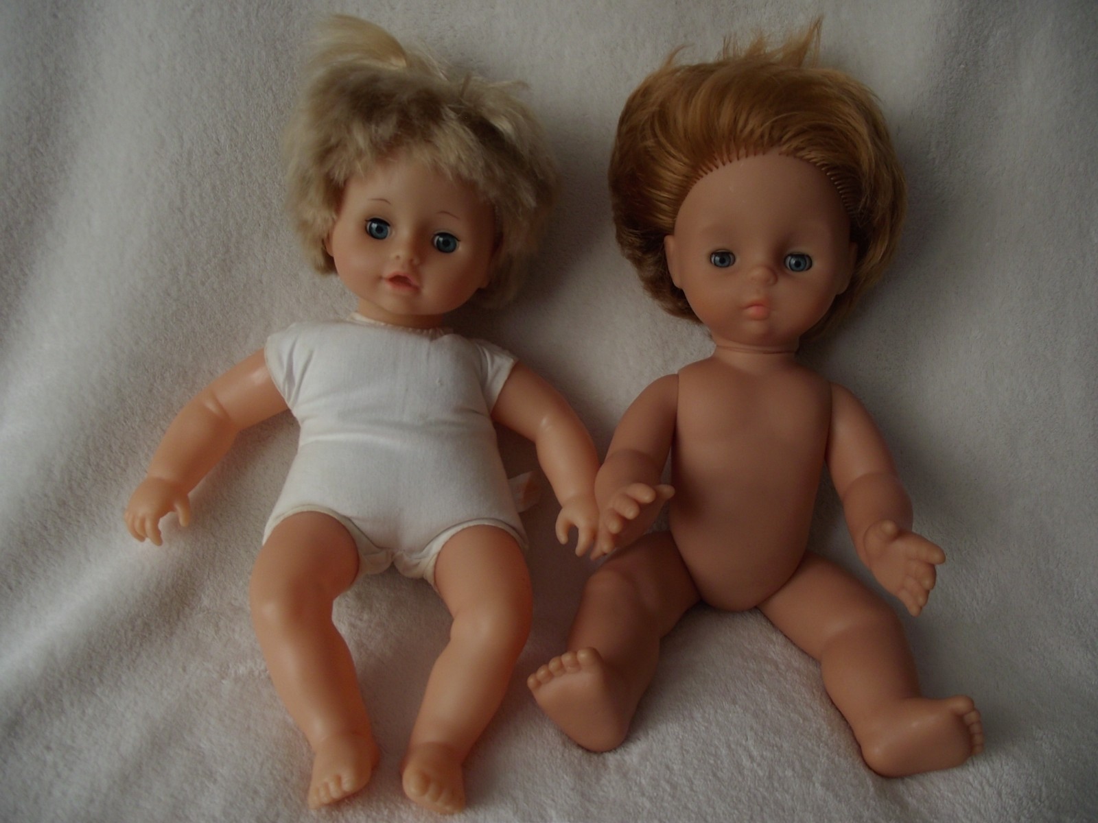 2 x GOOD QUALITY 12" BABY DOLLS, SLEEPING EYES - BLONDE & GI