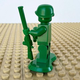 LEGO Toy Story: Green Army Man, BINOCULARS, RIFLE, BASE toy001, 7595 PATROL 2010