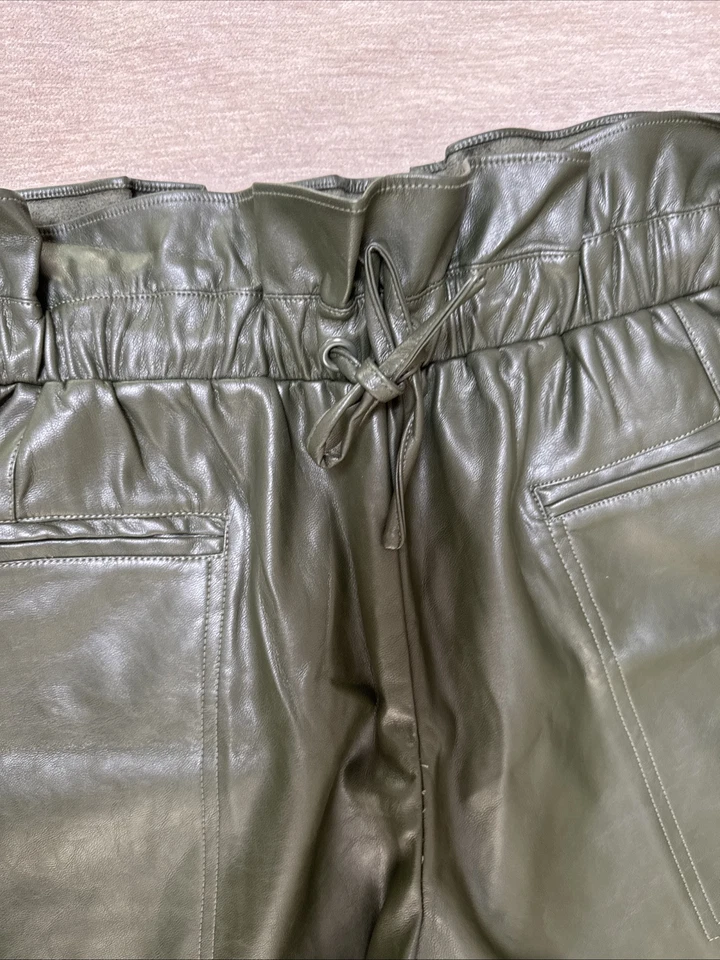 Pantalones cortos de cuero verde para mujer Kendall And Kylie talla pequeña nuevos Foto 3 de 4