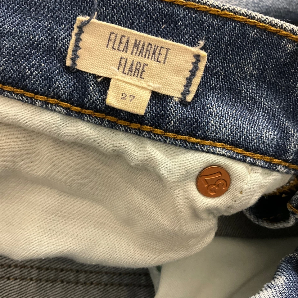 Pantalones de mezclilla recortados acampanados con dobladillo crudo desteñido azul Madewell talla 27 Foto 3 de 4