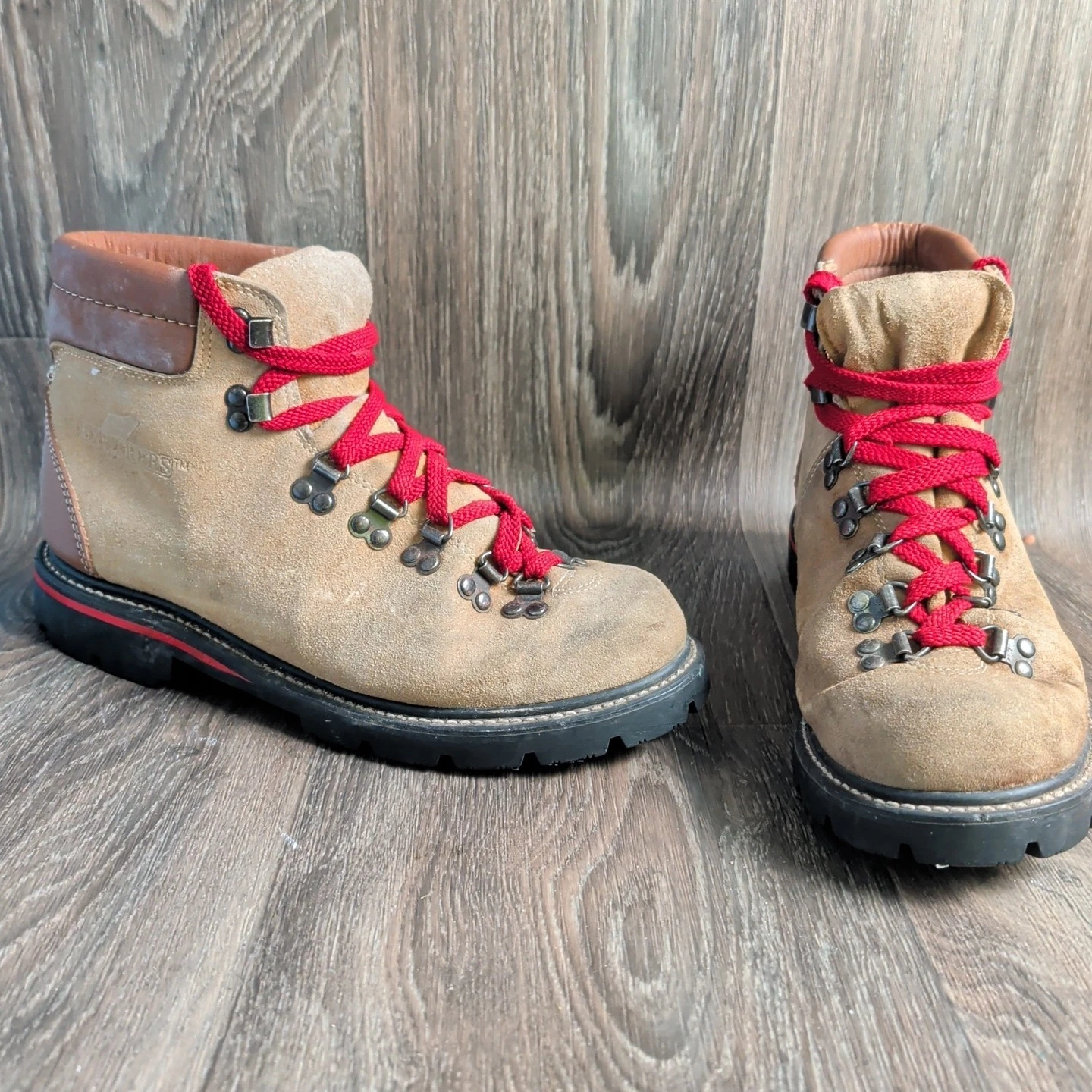 Vintage Explorers Mountaineer Hiking Boots Men's 9 Brown Suede Leather Red Laces
Opens in a new wind
