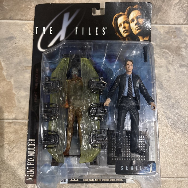 1998 X-Files Agent Fox Mulder Series 1 With Mummy And Crypt Ultra Action Figures