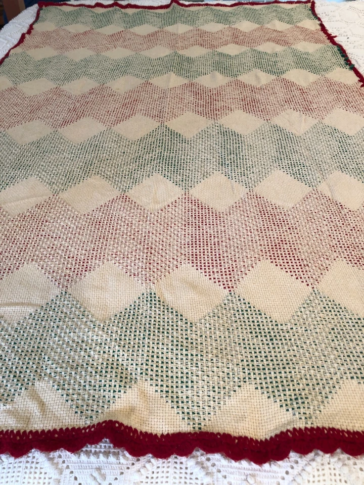 Crocheted Christmas Throw, 42.5 x 46.5 - Image 4 of 4