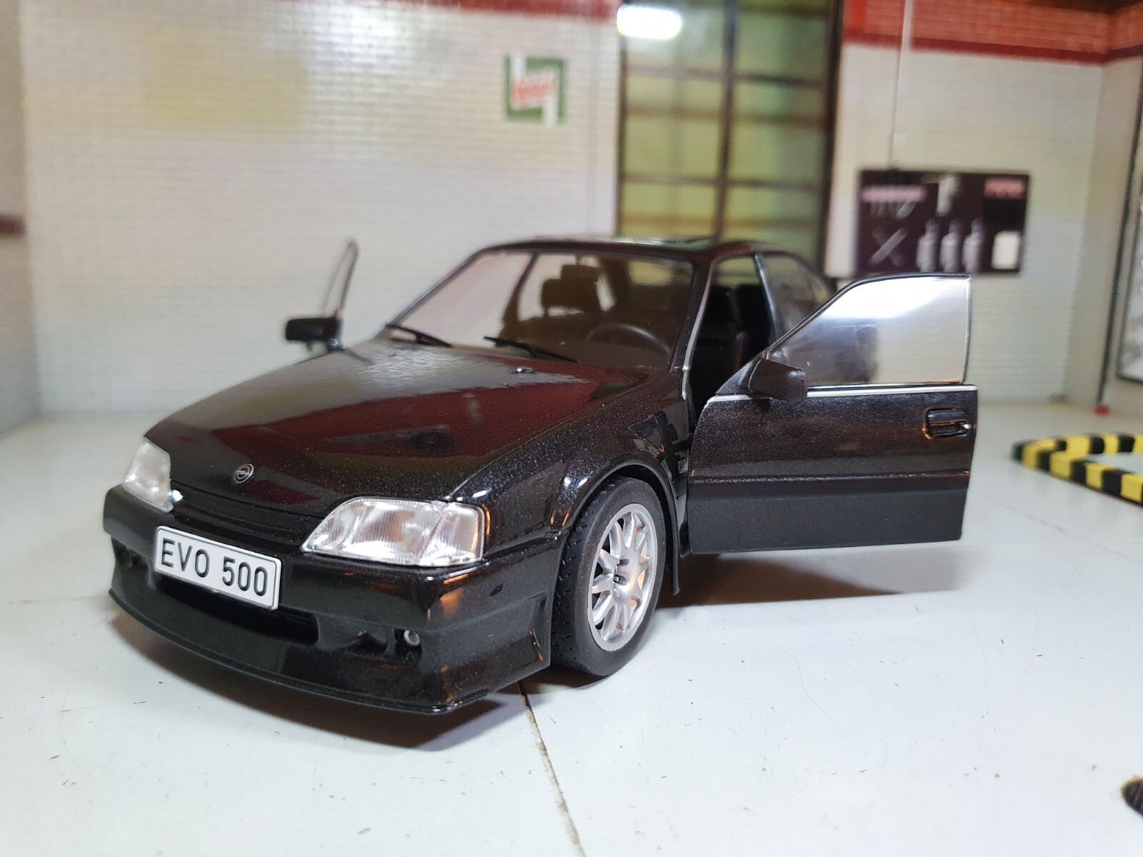 Vauxhall Carlton Opel Omega EVO 500 GTE Lotus 1991 1:24 Diecast Scale Model