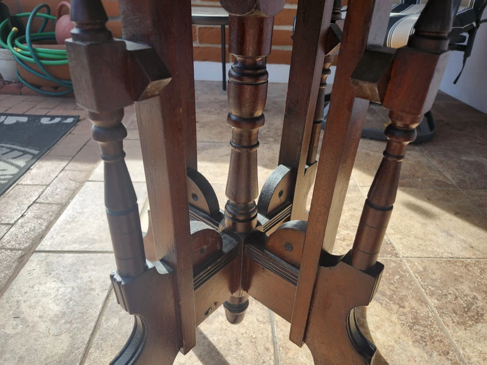 Mesa de velas victoriana con tapa de mármol 1887 Foto 3 de 4