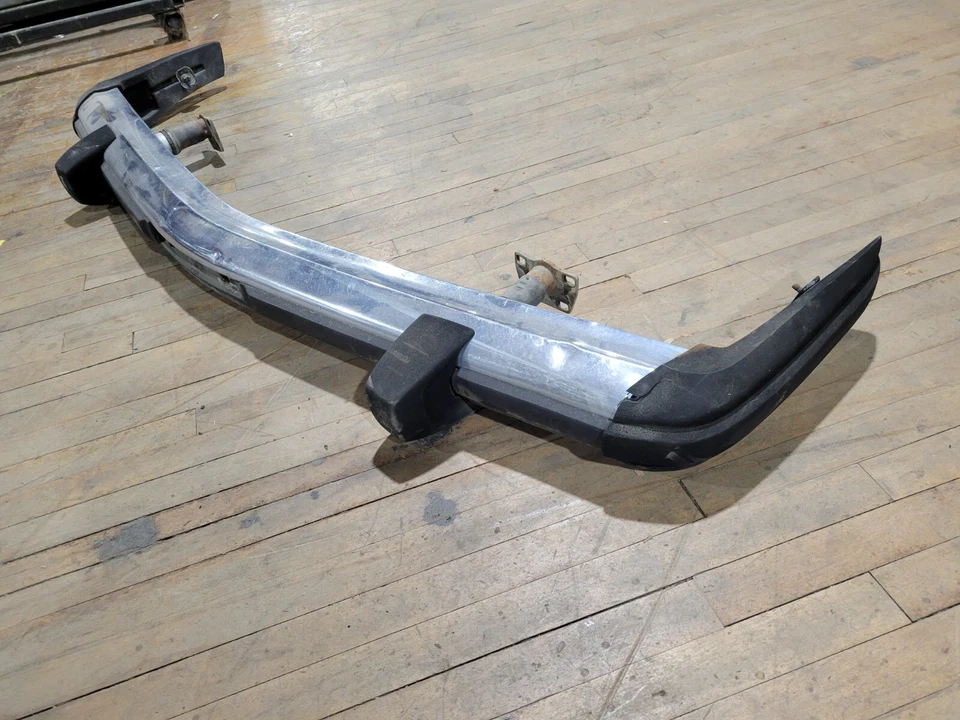 Conjunto de parachoques delantero Mercedes Benz 240D 1974 diésel cromado plateado OEM Foto 3 de 4