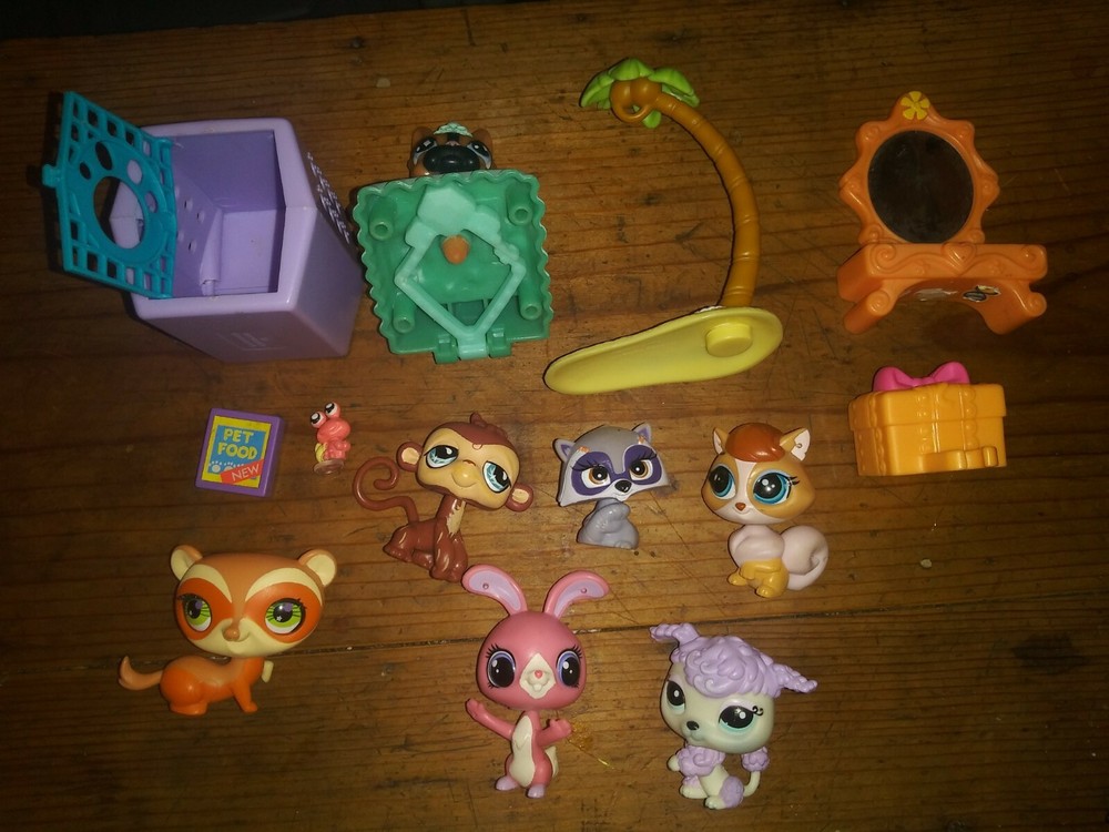 Assorted lot LPS The Littlest Pet Shop pets animals vtg carrier accessories toy
