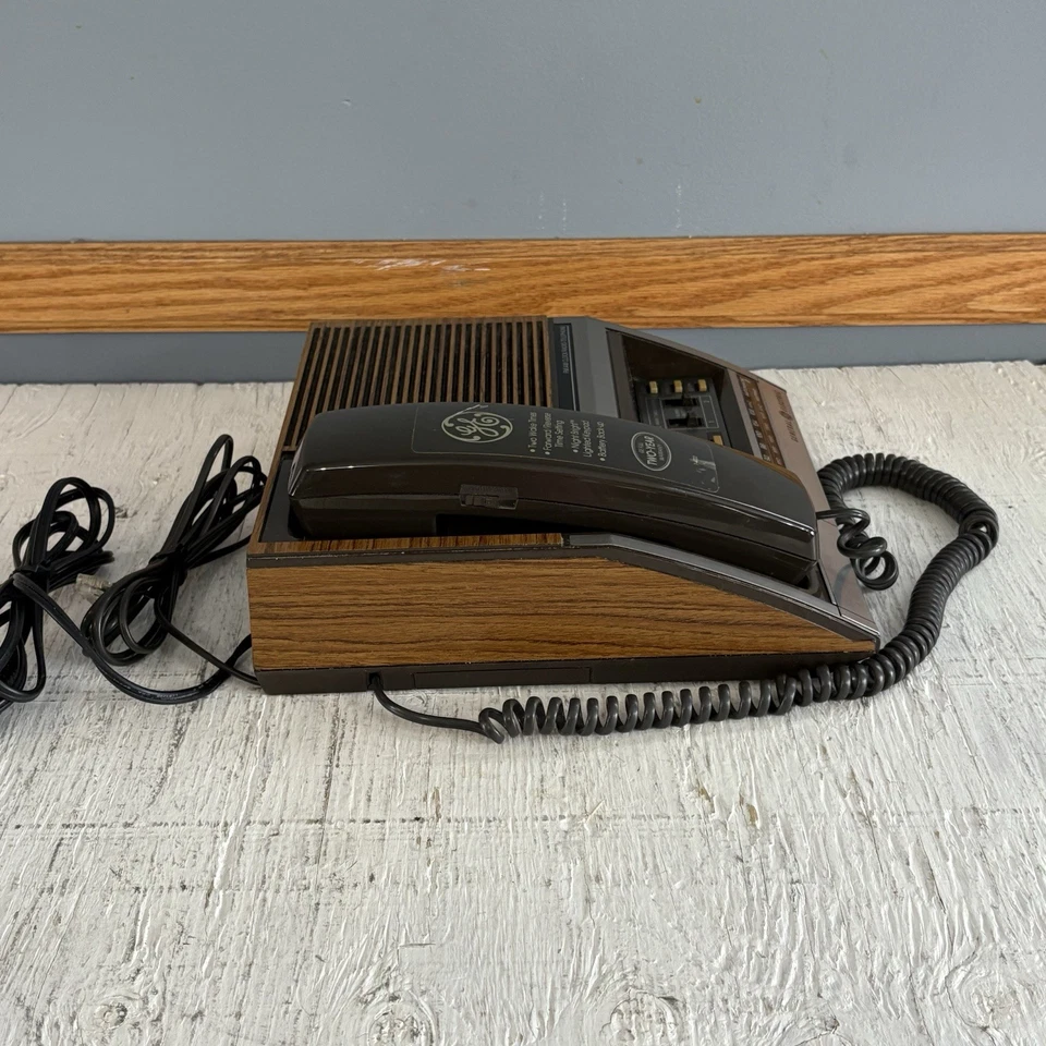 Radio Reloj Despertador FM/AM General Electric Vintage Modelo 7-4722 Funcionando Foto 4 de 4