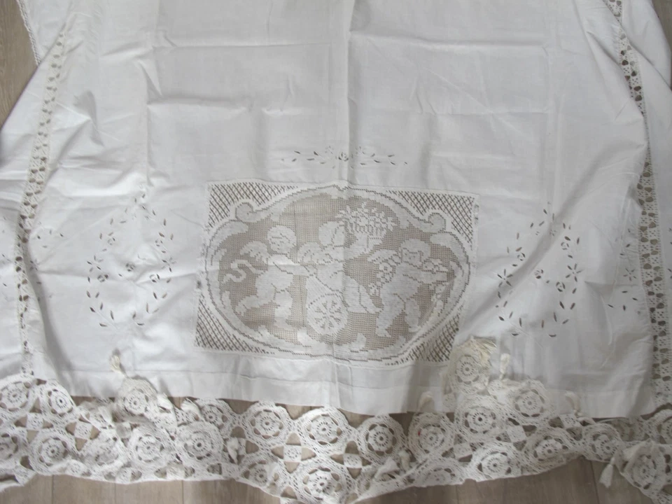 RIDEAU ANCIEN BLANC ET SA BRODERIE   Longueur / 1, 42      Largeur / 1,70 m - Photo 4/4