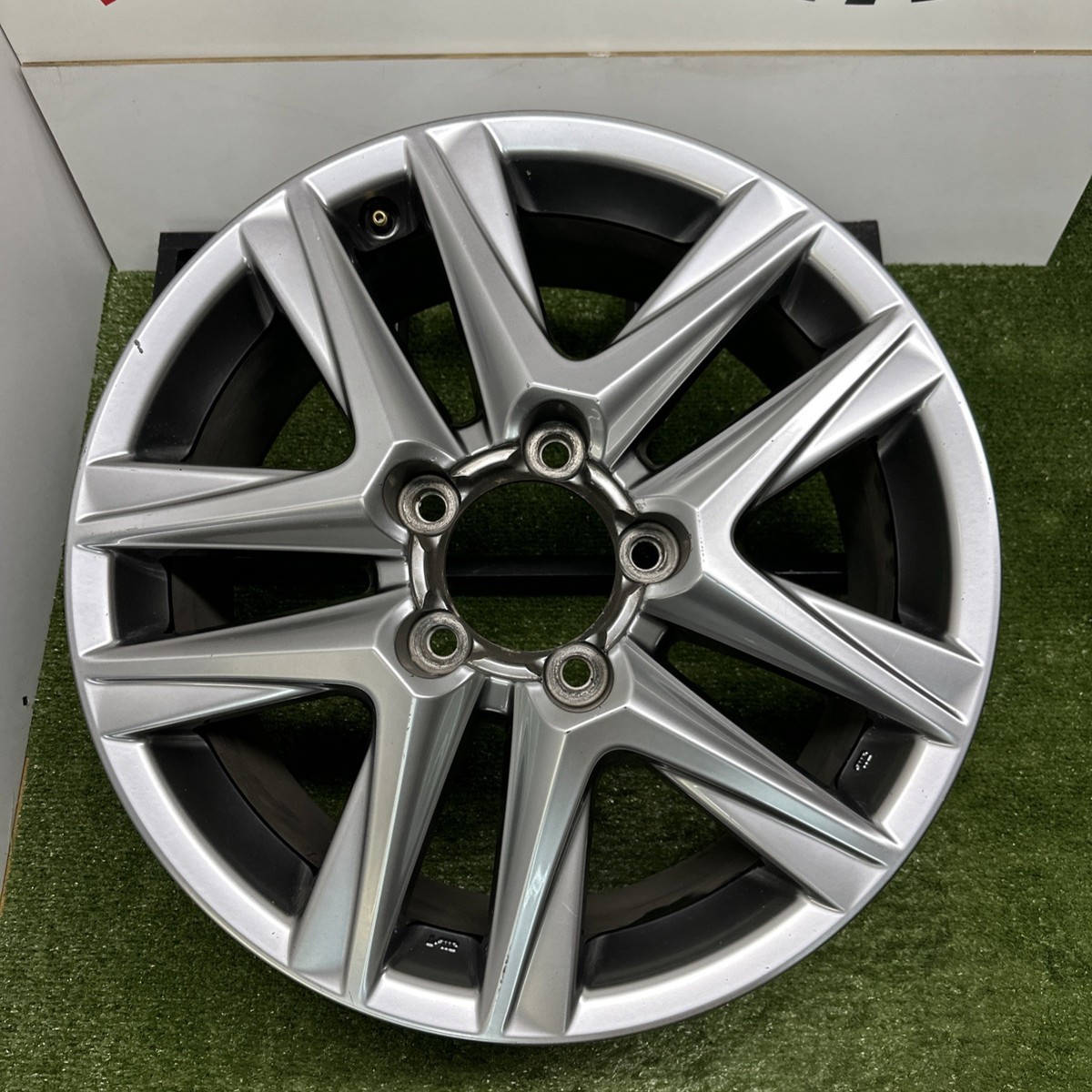 20” LEXUS LX570 OEM WHEEL RIM 20x8.5 SILVER ORIGINAL 74280 FACTORY