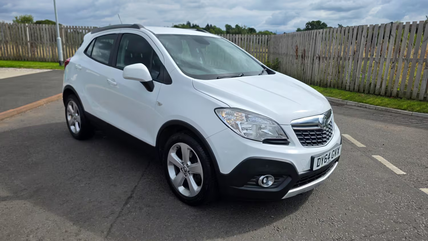 2015 Vauxhall Mokka, photograph 2