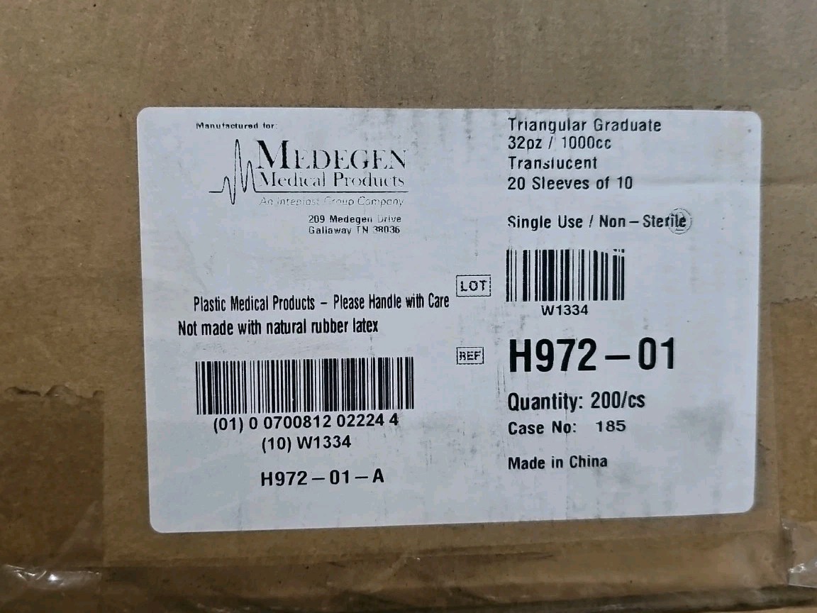 H972-01 MEDEGEN, Graduated Measure Triangular Style, Poly Beaker 32 oz./1000cc