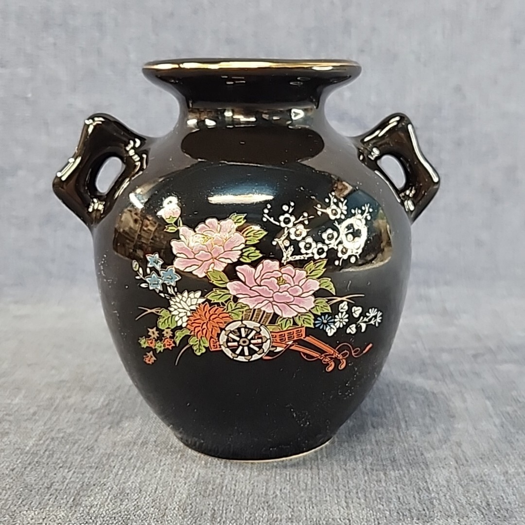 Japanese Kutani Black Vase w/ Ginger Jar Shape Wheelbarrow Flowers