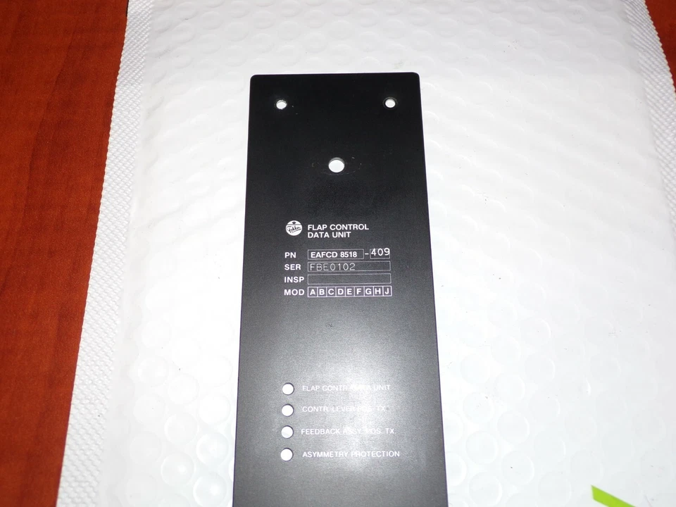 Крышка блока управления данными клапана самолета Fokker EAFCD8518-409 - Изображение 2 из 2