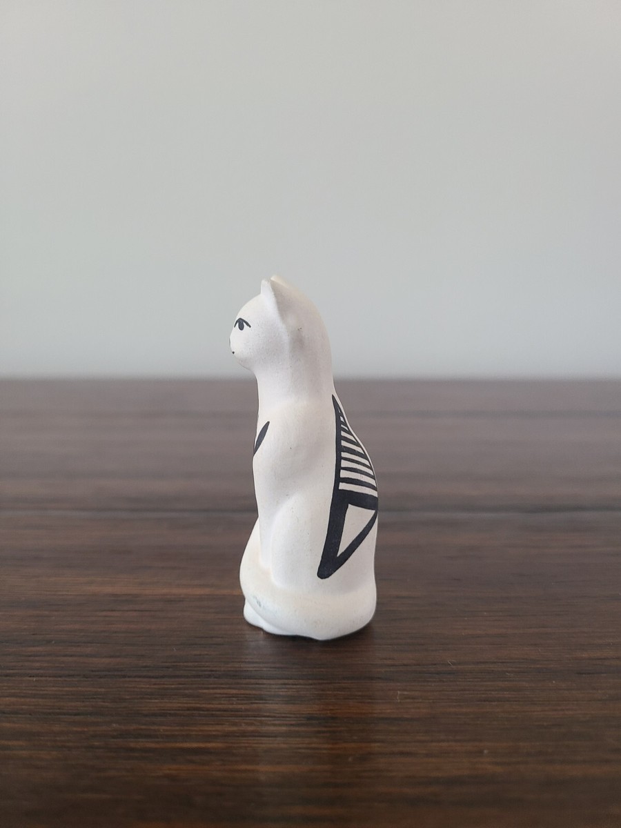 New Mexico Acoma Pottery Hand Crafted Painted White Clay Cat