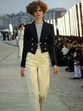 CHANEL VINTAGE 10C PARIS- SAINT TROPEZ LINEN BLUE JACKET GOLD CC BUTTONS 48-42