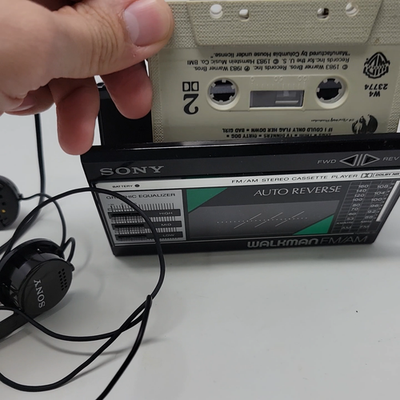 Sony WM-F18 28 Walkman AM/FM Stereo Cassette Player TESTED WORKS