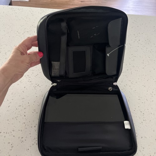 Tablet Travel Bag vinyl Black Fits 9.5 Tablet & iPad Pro w Shoulder Strap - 第 2/16 張圖片