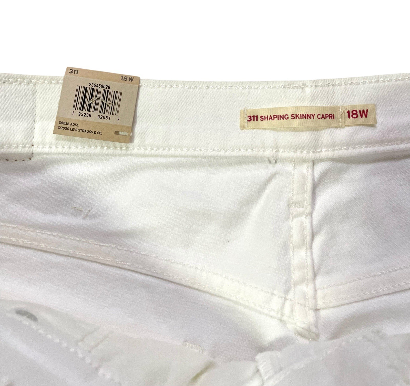 NWT Levi’s 311 Shaping Skinny Mid-Rise Capri White Jeans Women’s Plus Size 18W thumbnail 3