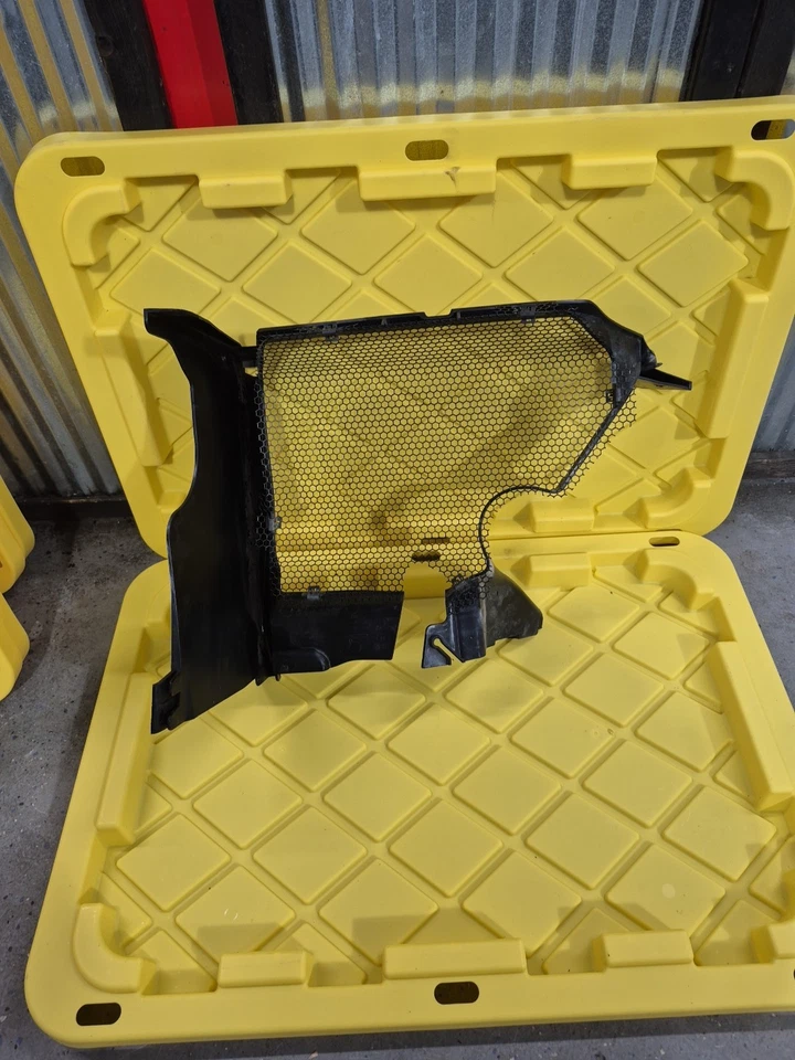 Can-Am Spyder RT Roadster 2012 bisel radiador derecho 705002758 Foto 3 de 4