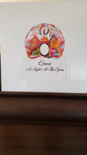 QUEEN A NIGHT AT THE OPERA 1st Press 1975 Vinyl LP Embossed Butterfly Label VG+