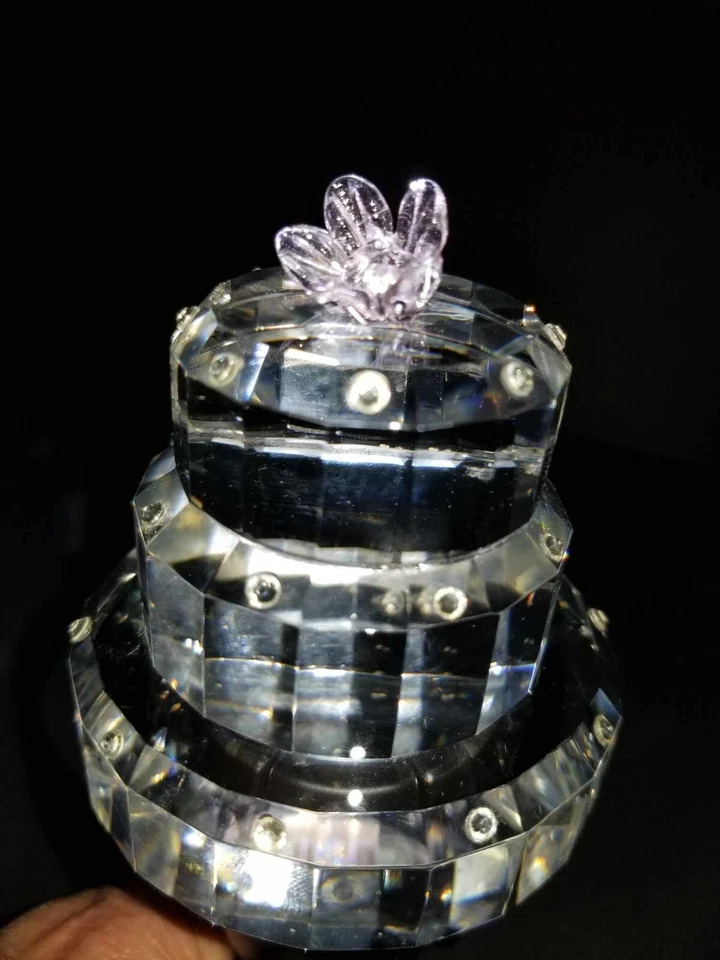 Pastel de boda de cristal con pedrería rosa flor 3 niveles Oleg Cassini exhibición Foto 3 de 4