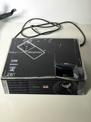 ViewSonic PJD5133 DLP Projector 3300 ANSI 800x600 15000:1 3D HDMI VGA