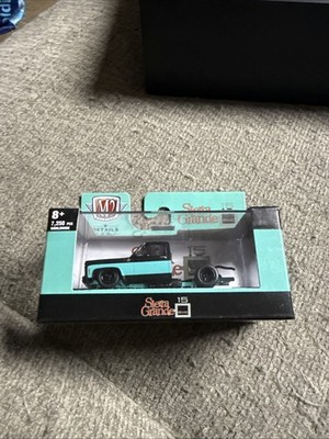    M2 Machines 1976 GMC Sierra Grande 15-Custom R65 HW14 box 13