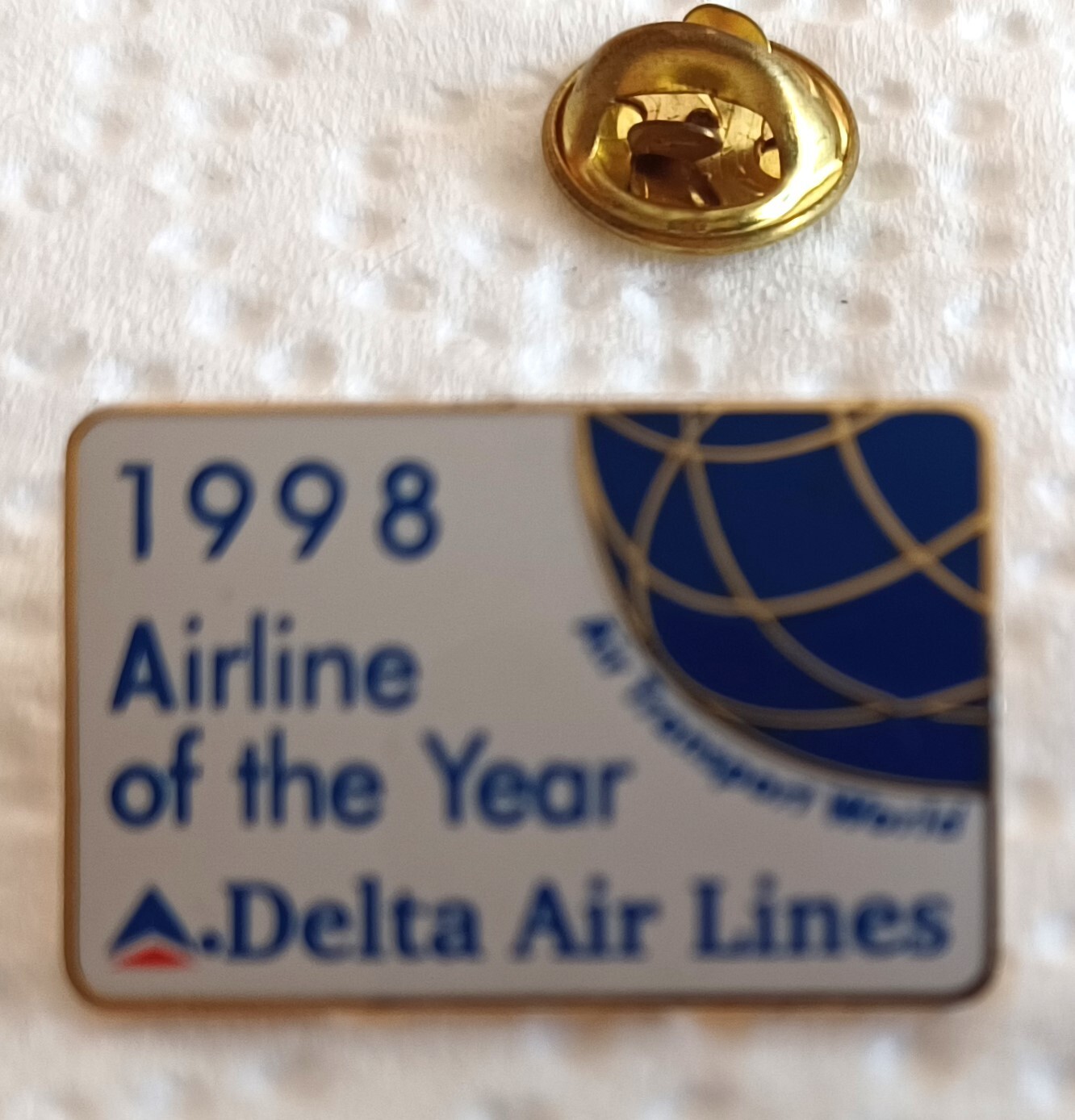 DELTA AIRLINES Lapel Pin, 1998 Airline of the Year, Measures 1 1/4in x