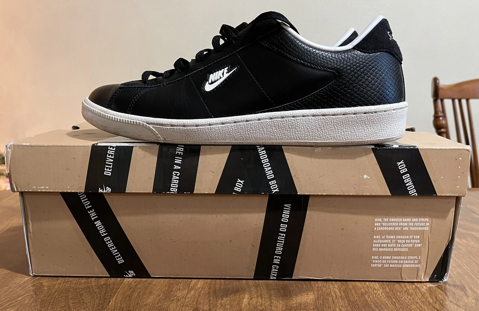 Nike x Supreme Nike SB Tennis Classic 556045 001 homme taille 8,5 noir/blanc
