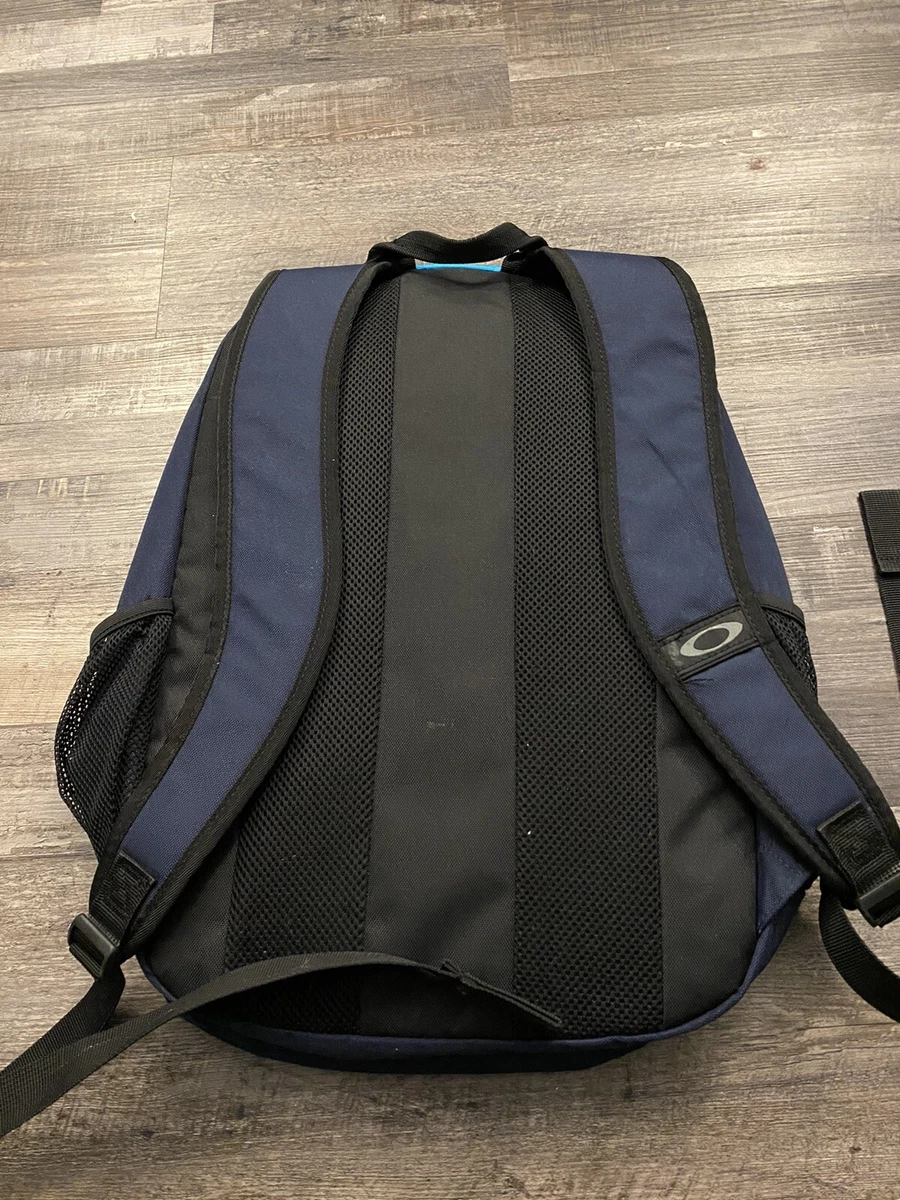 Oakley clearance 96548 backpack