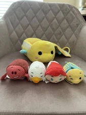 NWT Disney Store Tsum Tsum Little Mermaid Flounder Storage Bag And 4 Mini Plush