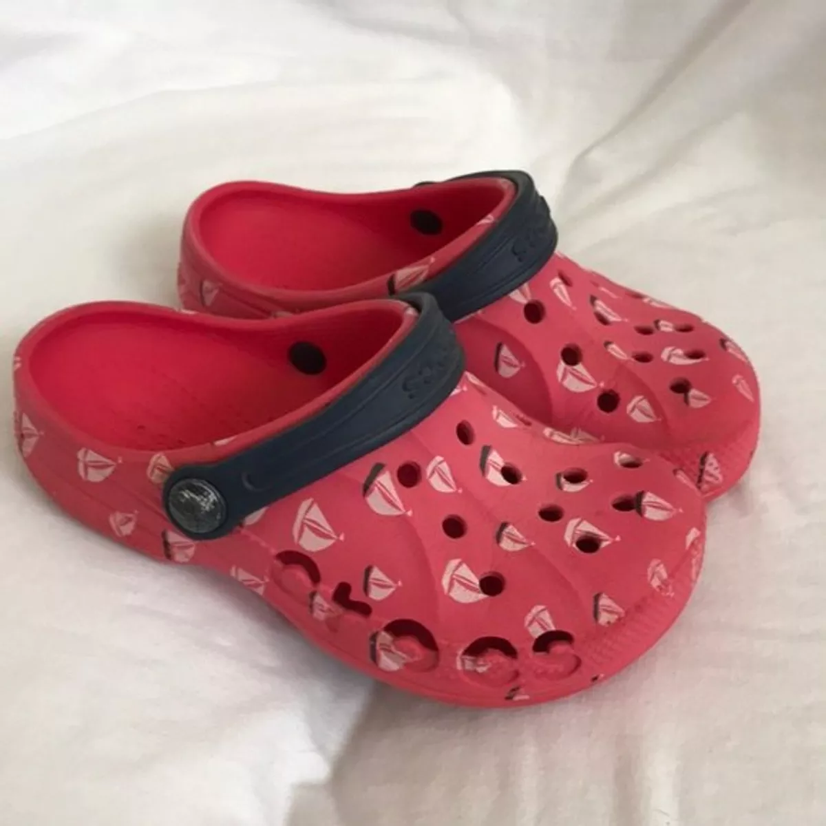 Crocs sales c 12