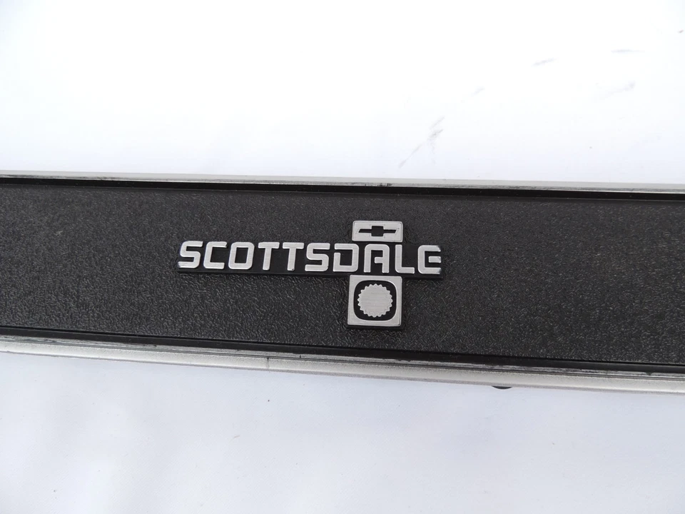 1981-1991 CHEVROLET K5 BLAZER SUBURBAN GMC JIMMY DASH TRIM SQUARE BODY OEM - Image 3 of 4