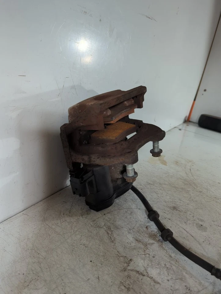 Land Rover Range Rover Sport L494 2013-2016 2993 Pinza trasera lado pasajero O66 Foto 2 de 4